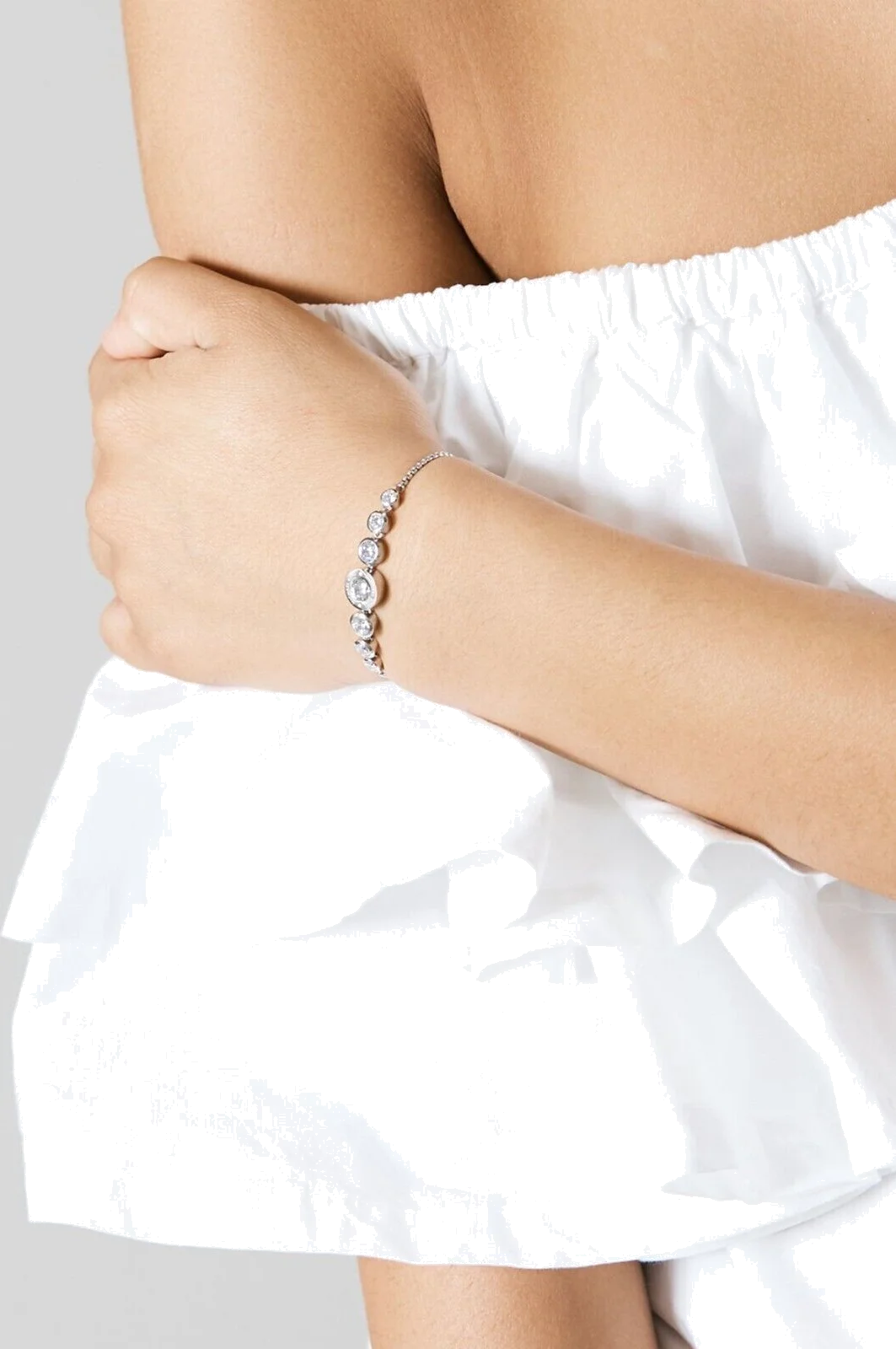 Bracelet Michael Kors en métal argenté à cristaux et fermoir coulissant - Réf. MKJ5335040 vue 4