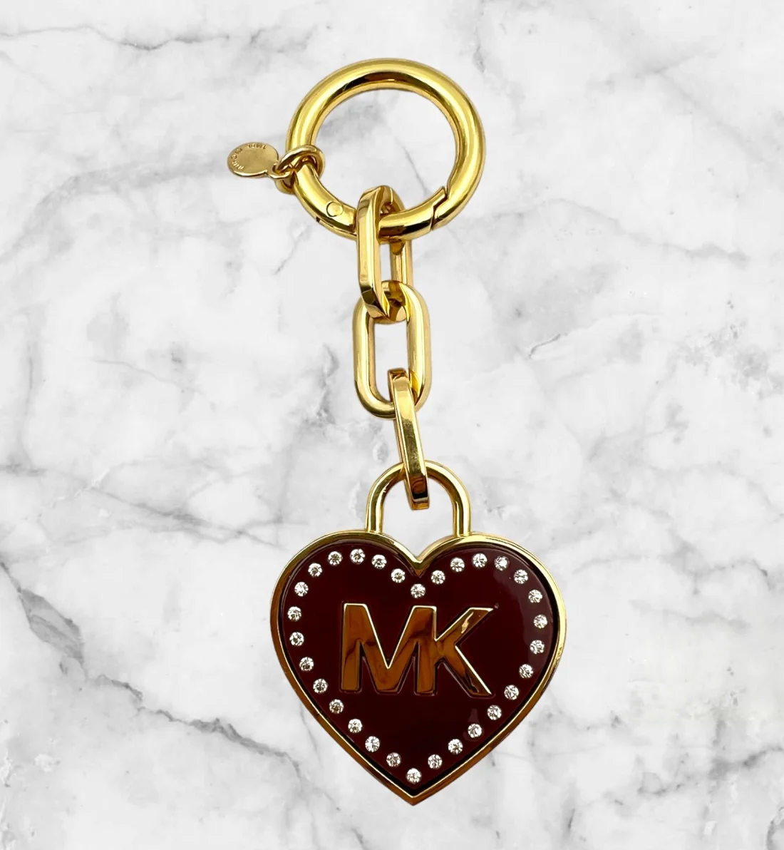 Porte-clés Michael Kors référence 109506 en or, cœur MK incrusté de cristaux vue 2