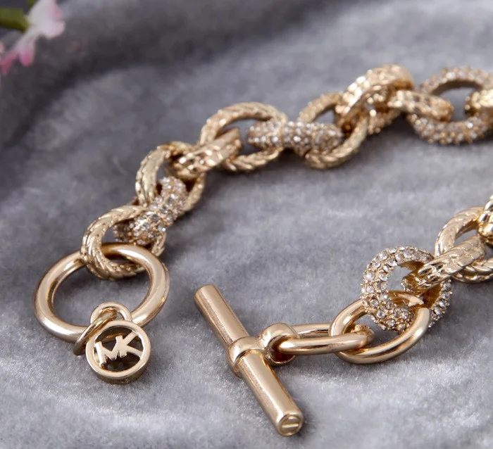 Bracelet Michael Kors pour Femme - Réf. 109783 - Maille métal or jaune incrustée de cristaux vue 4