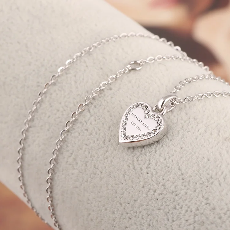 Collier Michael Kors MKJ3970040 en acier argenté pour femme, pendentif coeur orné de zirconiums vue 5