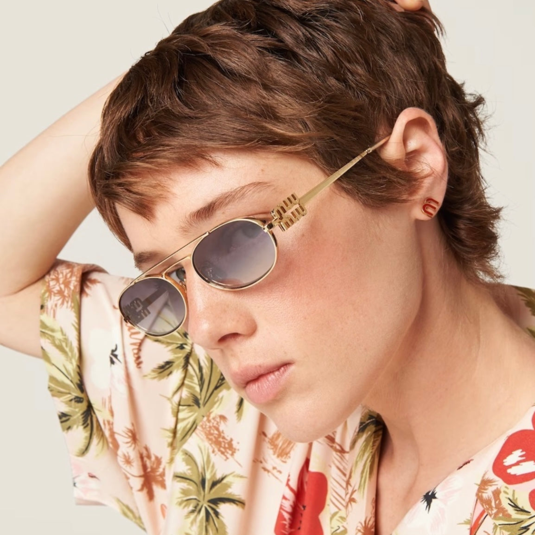 Lunettes de soleil Miu Miu MU54ZS 5AK30C - Monture métal or jaune unisexe vue 2