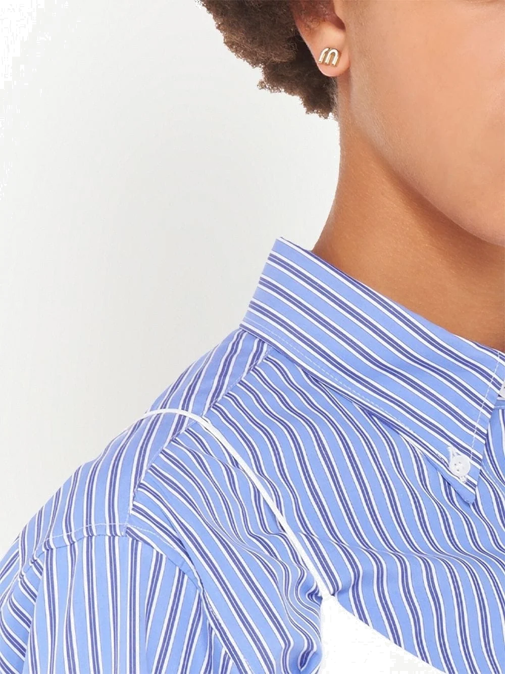 Boucles d'oreilles Miu Miu monograme blanc vue 2