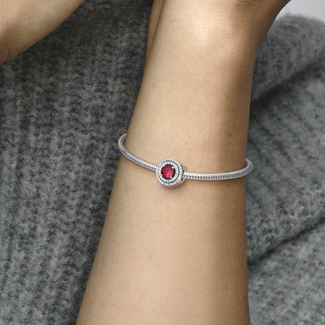 Charm Pandora Abyme de Cercles Scintillants Rouge Pandora Timeless Femme vue 3