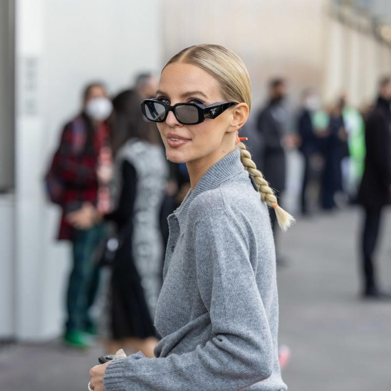 Lunettes de soleil Prada Symbole PR 17WS forme rectangulaire - Noir vue 5