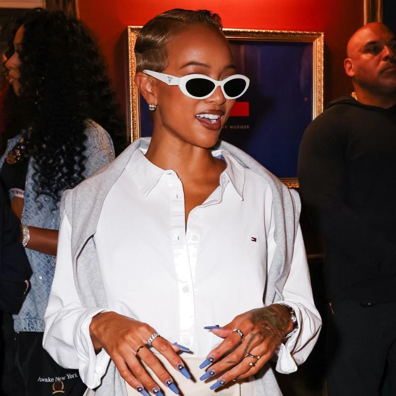 Lunettes de soleil Prada Symbole PR 26ZS Ovales en acétate - Blanc vue 3