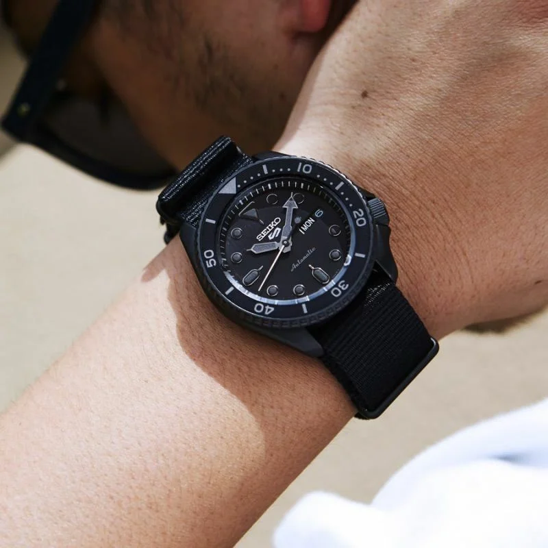 Montre Homme Seiko 5 Sports SRPD79K1 Automatique Noir Mat Bracelet Nylon vue 4