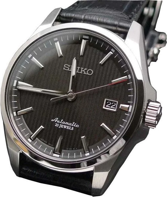 Montre Homme Seiko Tradition SARX017 Bracelet noir en cuir vue 3