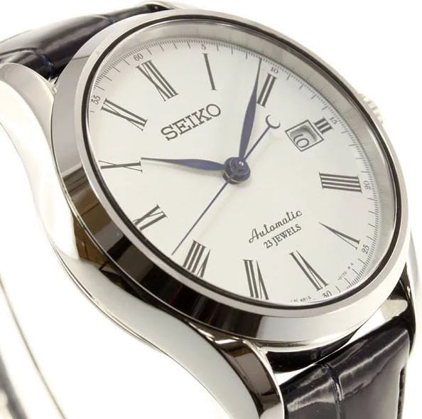 Montre Homme Seiko Tradition SARX019 Chiffres romains et cuir noir vue 3