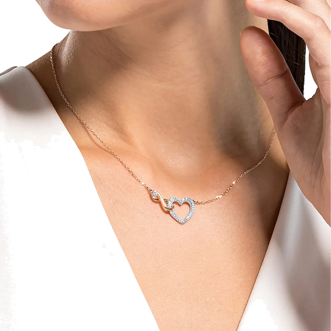 Collier Swarovski Infinity Femme 5518865 en métal plaqué or rose et cristal blanc vue 4