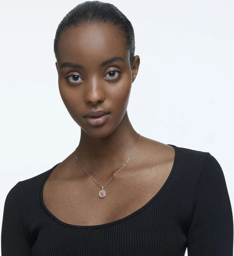 Collier Swarovski Signum 5621106 pour Femme en or rose plaqué et cristaux blancs vue 4