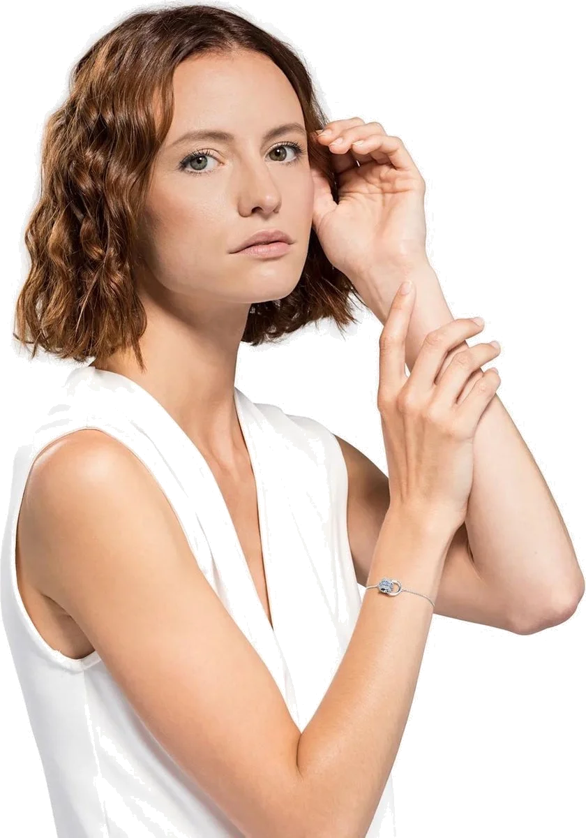 Bracelet Swarovski Further 5537123 pour femme, plaqué rhodium argenté avec cristaux blancs et bleus vue 4