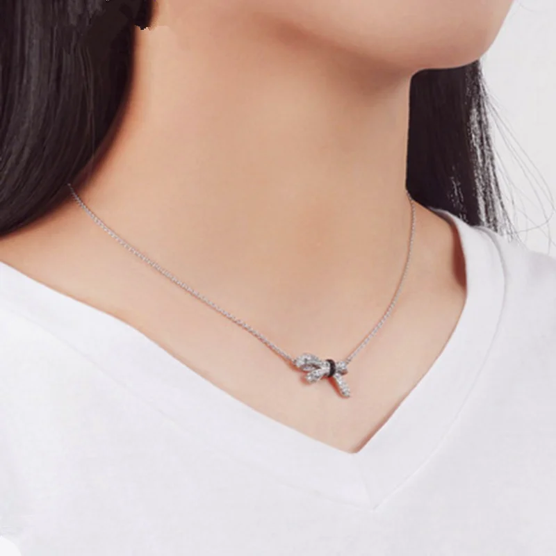 Collier Swarovski Mademoiselle 5412679 pour femme en métal rhodié argent avec nœud et cristaux vue 2