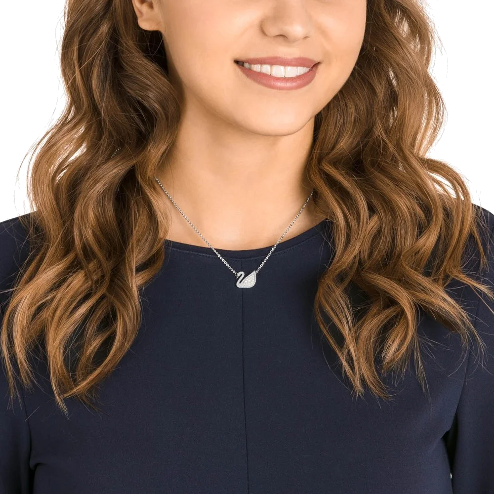 Collier Swarovski Iconic Swan 5416605 en plaqué rhodium, perles et cristaux blancs pour femme vue 4