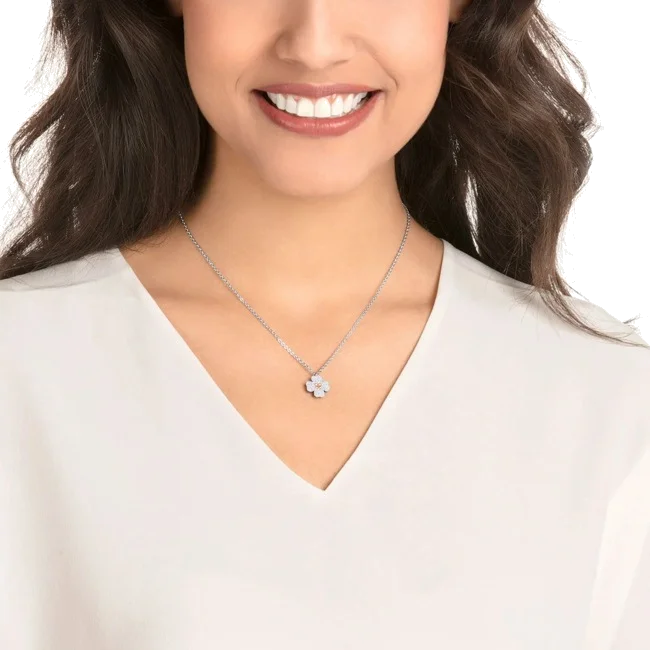 Collier Swarovski Latisha Flower 5368980 en métal plaqué rhodium argent, pendentif floral réversible avec cristaux, pour femme vue 4