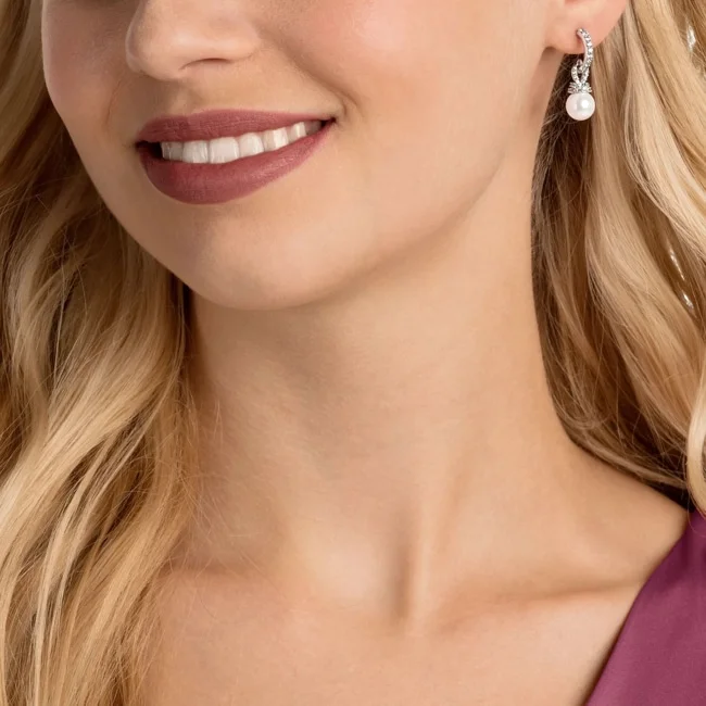 Boucles d'oreilles Swarovski Originally 5461080 en plaqué rhodium, cristaux blancs et perles pour femme vue 4
