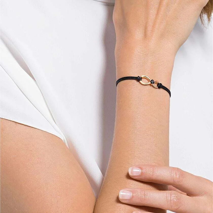 Bracelet Swarovski Infinity 5533721 unisexe, pendentif infini plaqué or rose sur cordon noir vue 4