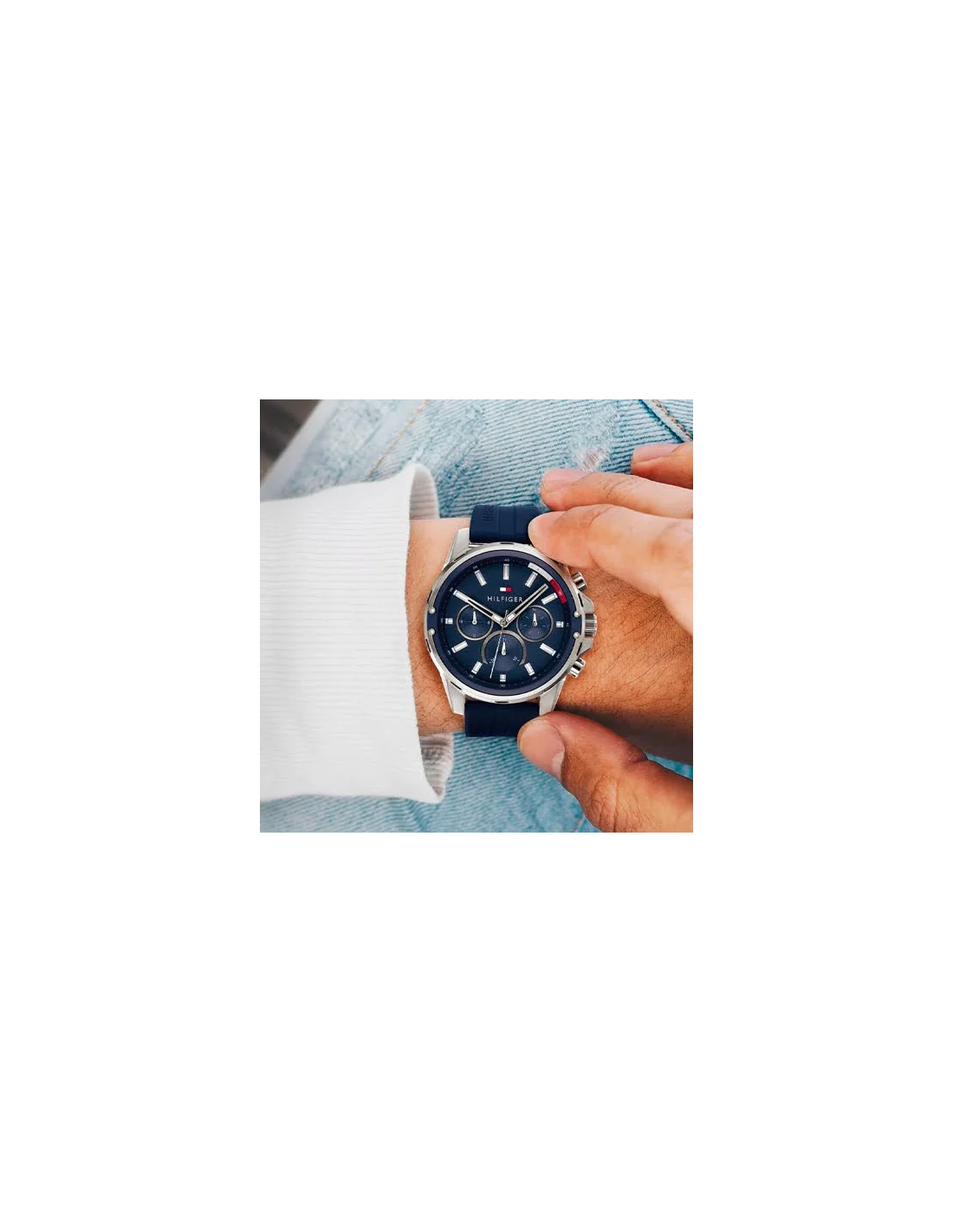 Montre Homme Tommy Hilfiger 1791791 - Boîtier 45 mm argenté, cadran et bracelet silicone bleu vue 4