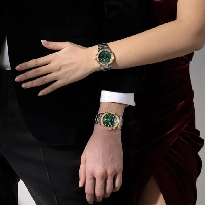 Montre Versace Greca Logo VEVH00720 pour Femme - Cadran Vert, Bracelet Acier Argenté et Doré vue 5