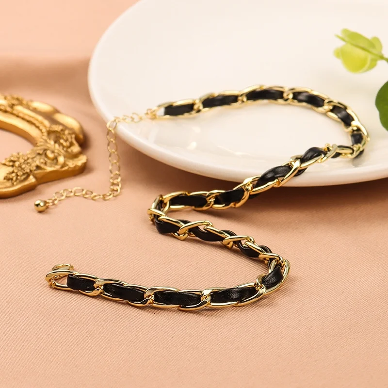 Collier pour femme Victoria Bradley C523 en acier plaqué or, 35 cm vue 3