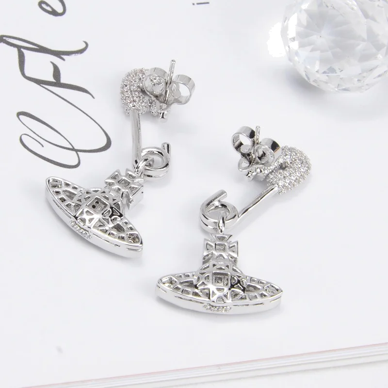 Boucles d'oreilles Vivienne Westwood épingle de sûreté argentée avec cristaux - Réf. 108396 vue 2