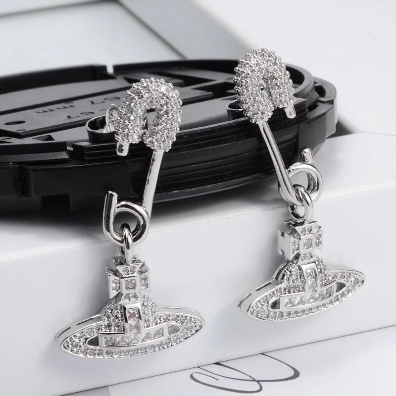 Boucles d'oreilles Vivienne Westwood épingle de sûreté argentée avec cristaux - Réf. 108396 vue 3