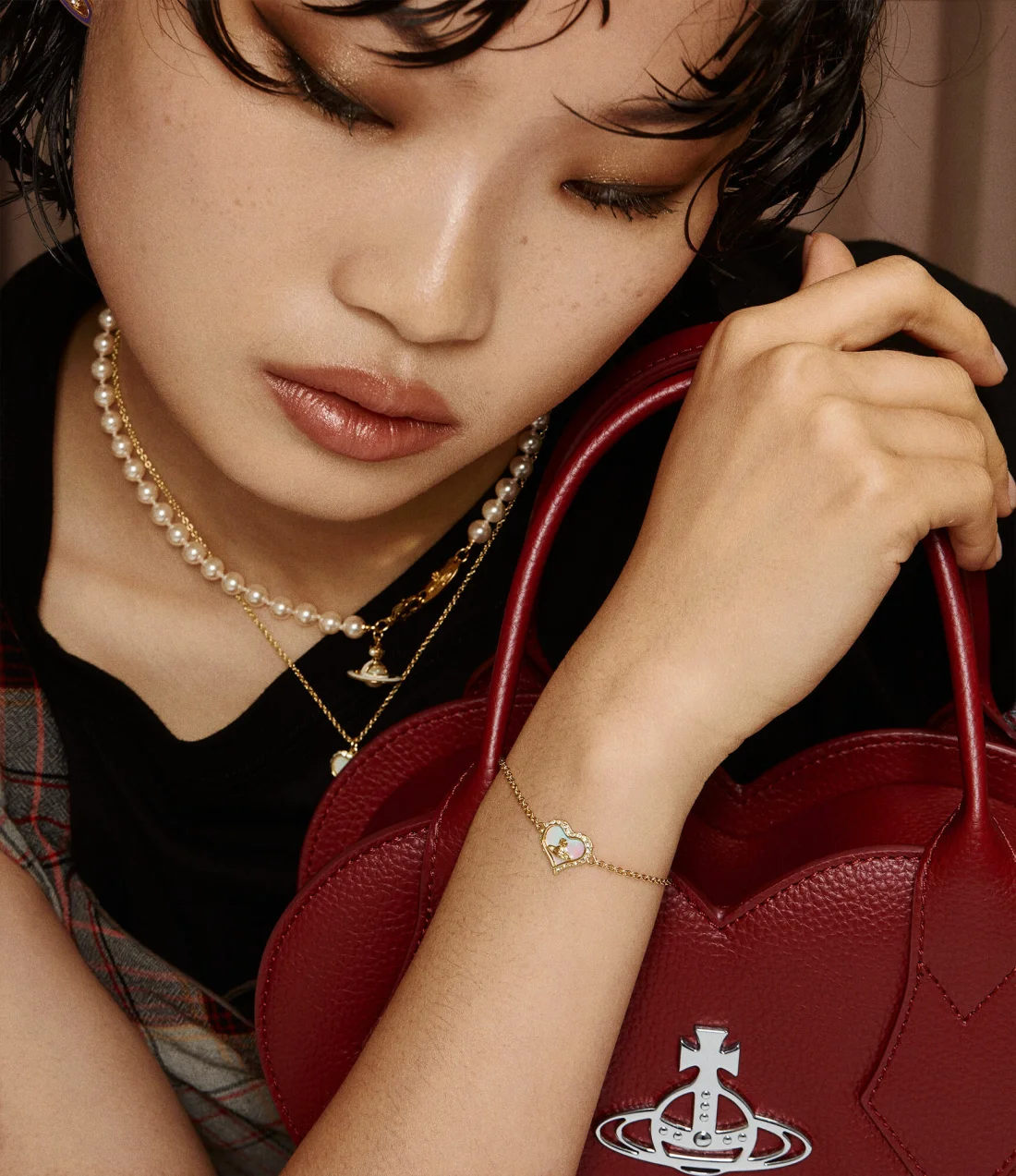 Bracelet Vivienne Westwood Petra Bas Relief en nacre et laiton plaqué or jaune - Réf. 111499G - Pour Femme vue 3